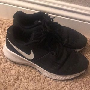 Boys Nike Star Runner size 4.5